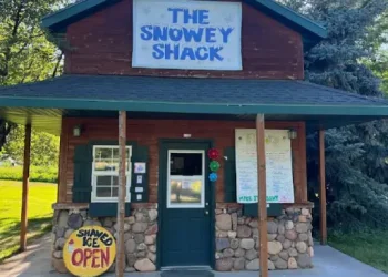 A small shop called The Snowey Shack offers shaved ice, making it a nice place to cool off after work with Rhino Rooter.
